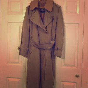 BURBERRY TRENCH COAT